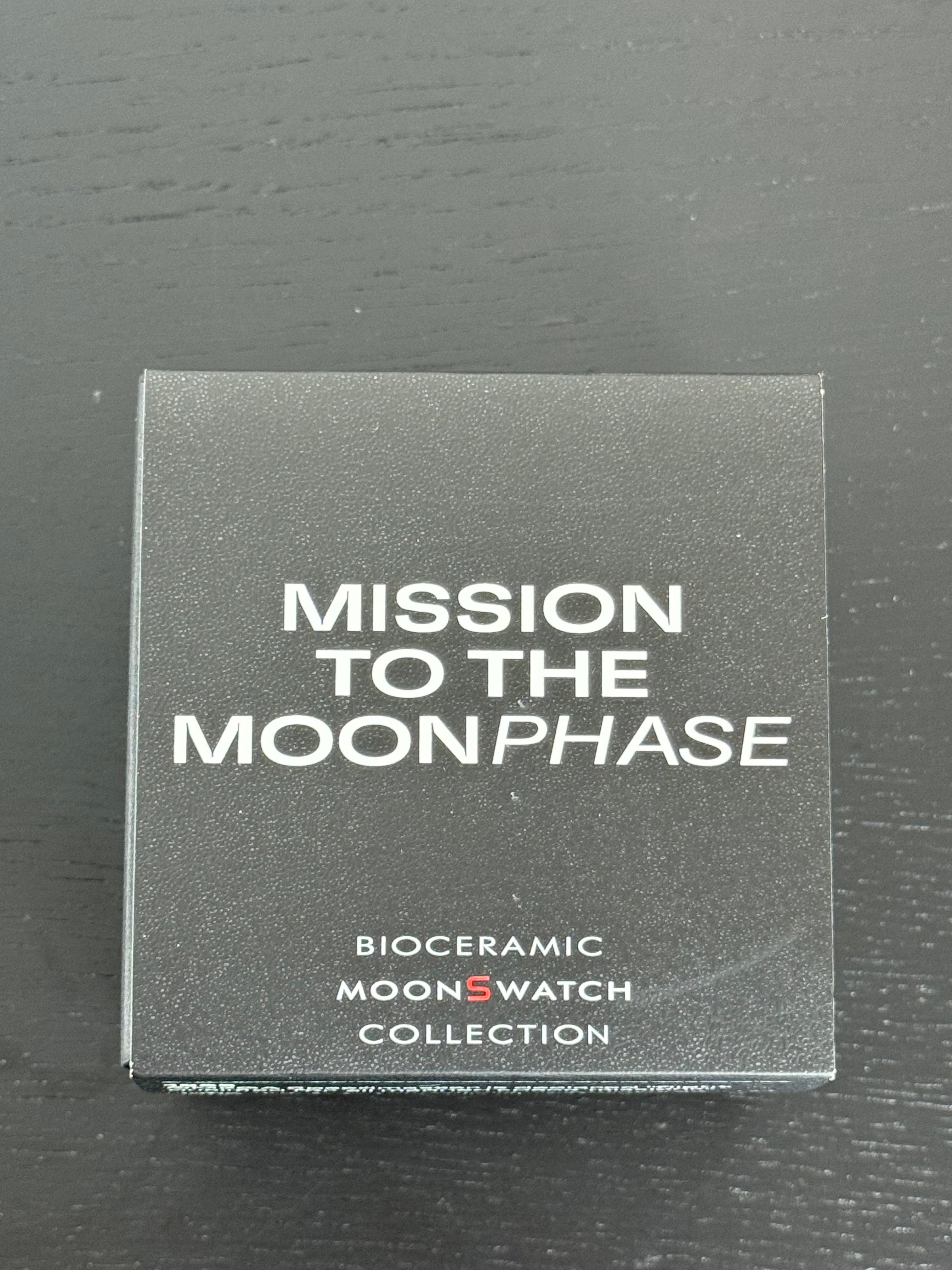 MOONSWATCH MISSION TO MOONPHASE SNOOPY - SWATCH X OMEGA BIOCERAMIC