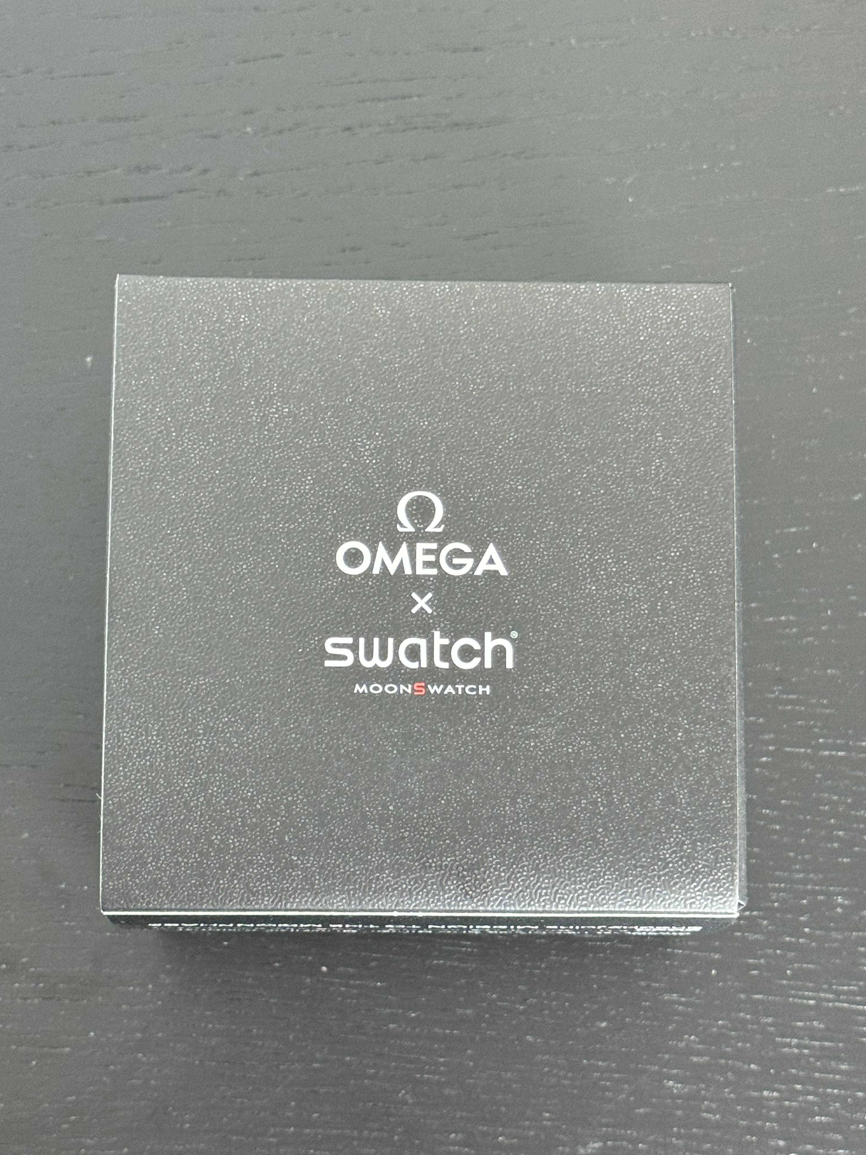 MOONSWATCH MISSION TO MOONPHASE SNOOPY - SWATCH X OMEGA BIOCERAMIC